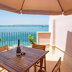 Maniace Apartment
